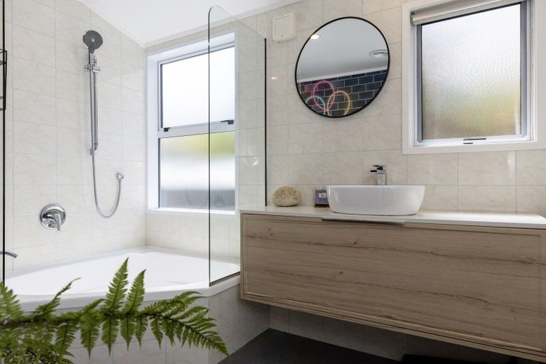 Photo of property in 358 Lake Terrace, Two Mile Bay, Taupo, 3330