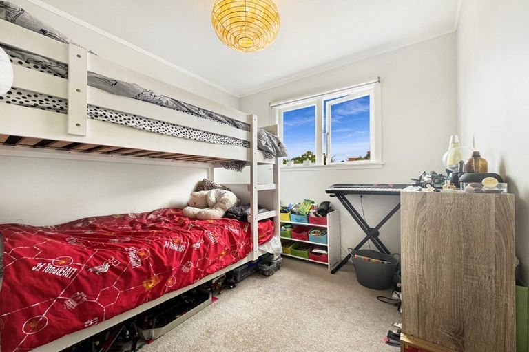 Photo of property in 1/15 Titiwai Place, Birkenhead, Auckland, 0626