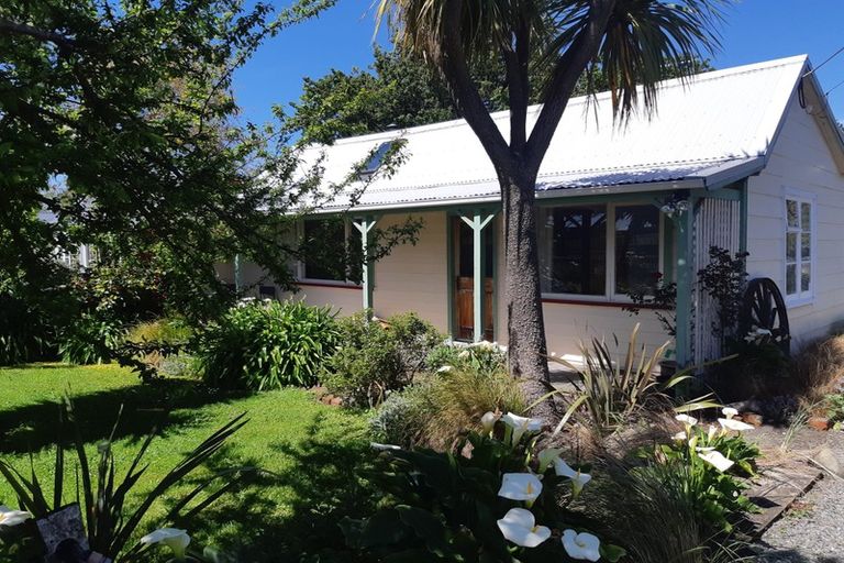 Photo of property in 138 Fitzherbert Street, Featherston, 5710