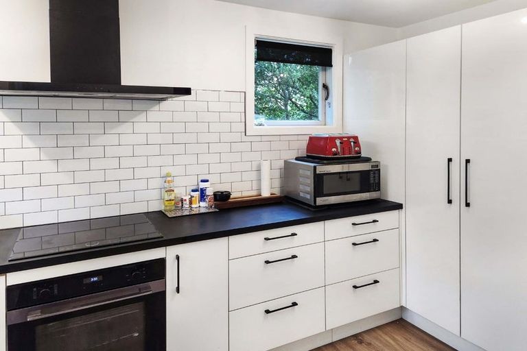 Photo of property in 2/5 Coates Grove, Silverstream, Upper Hutt, 5019