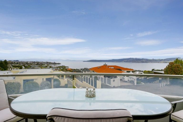 Photo of property in 1/72 Harvey Street, Waipahihi, Taupo, 3330