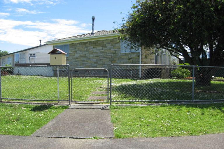 Photo of property in 1 Desford Place, Mangere, Auckland, 2022