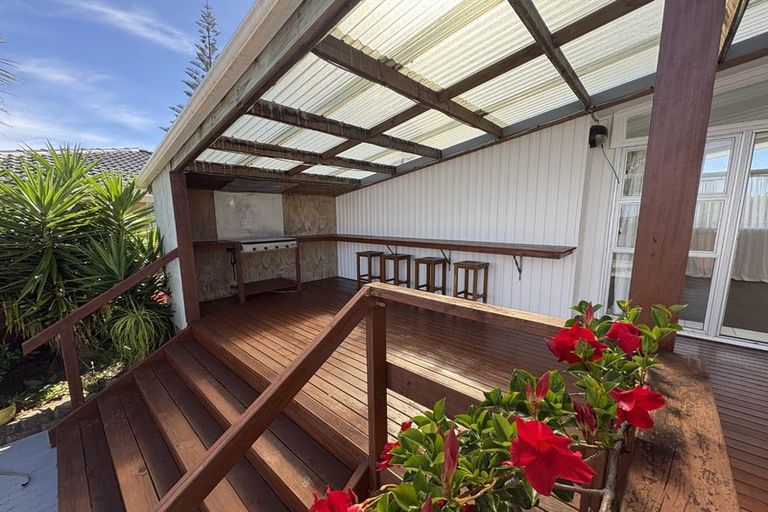 Photo of property in 12 Redwood Drive, Massey, Auckland, 0614