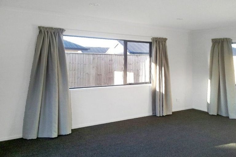 Photo of property in 8 Loeb Place, Rolleston, 7614