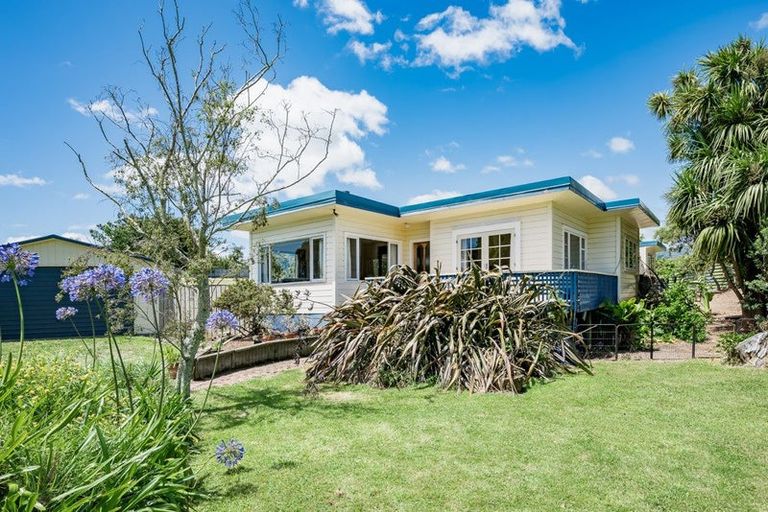 Photo of property in 98 Kiwi Road, Raumati Beach, Paraparaumu, 5032