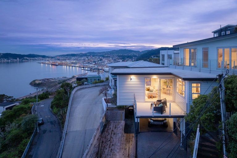 Photo of property in 118a Nicholson Road, Khandallah, Wellington, 6035