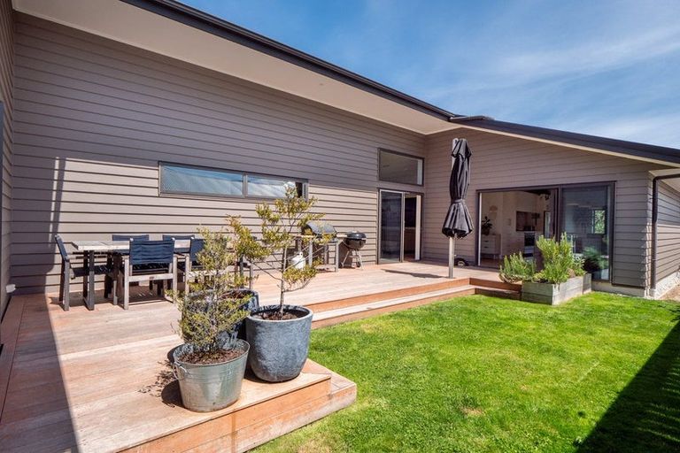 Photo of property in 17 Howden Drive, Jacks Point, 9371