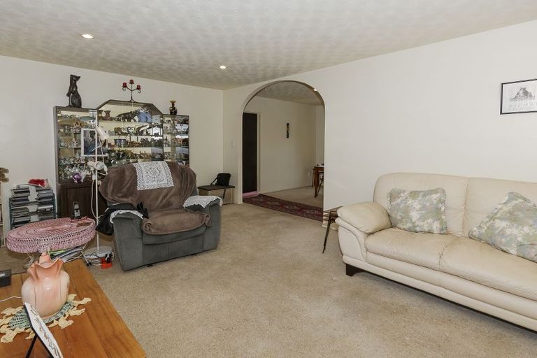 Photo of property in 2/19 Islington Avenue, New Lynn, Auckland, 0600