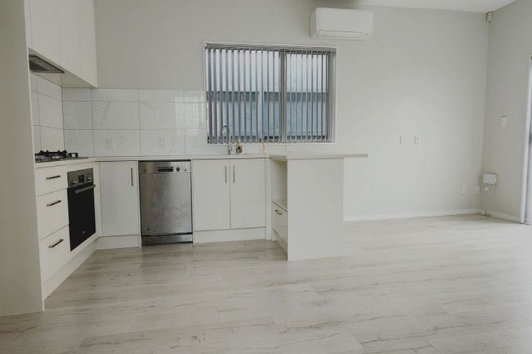 Photo of property in 27 Matakohe Road, Westgate, Auckland, 0814