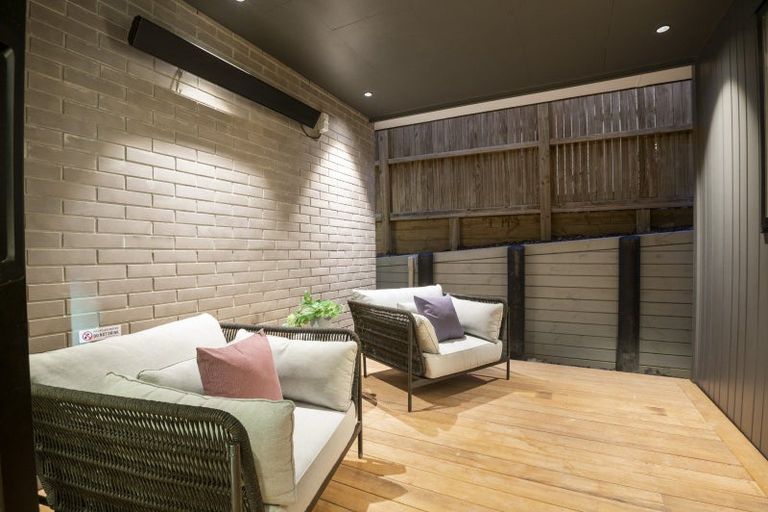 Photo of property in 38 Fernhill Way, Oteha, Auckland, 0632