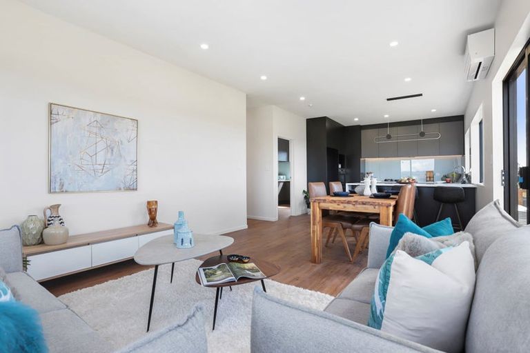 Photo of property in 85b Lake Panorama Drive, Henderson Valley, Auckland, 0614