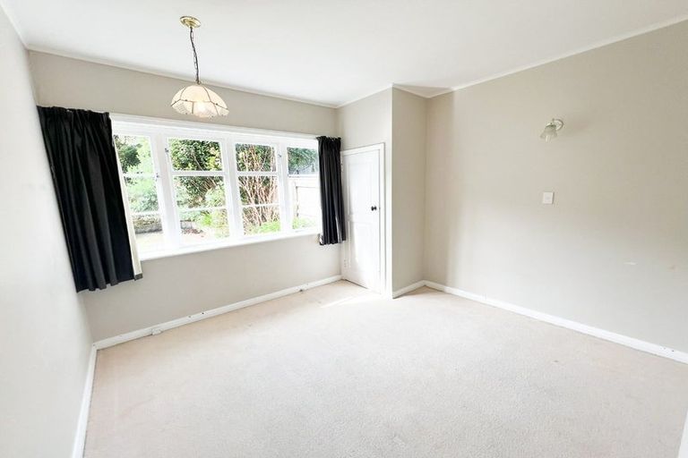 Photo of property in 18 Wavell Street, Karori, Wellington, 6012