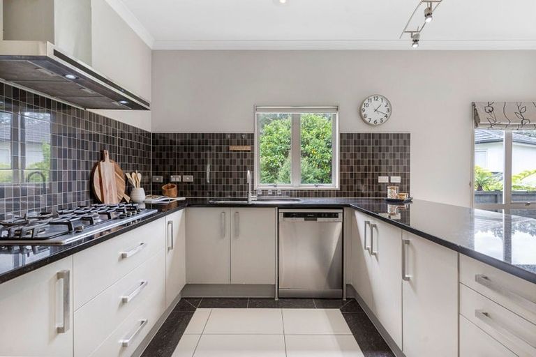 Photo of property in 17 Miromiro Street, Greenhithe, Auckland, 0632