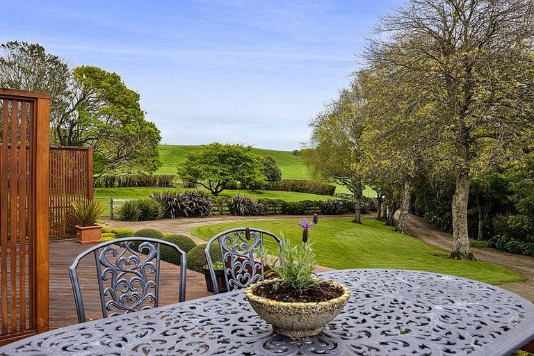 Photo of property in 5171b Mountain Road, Eltham, 4398