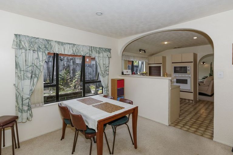 Photo of property in 2/19 Islington Avenue, New Lynn, Auckland, 0600