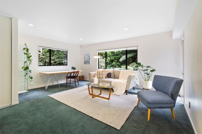 Photo of property in 2/25 Howard Road, Northcote, Auckland, 0627