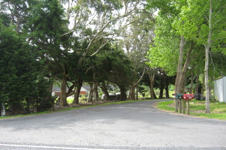 Photo of property in 824 Old North Road, Waimauku, 0882