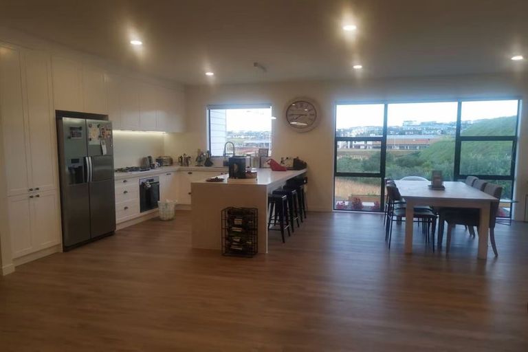 Photo of property in 9 Tikati Rise, Long Bay, Auckland, 0630