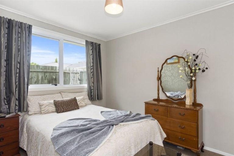 Photo of property in 2/92 Ngatai Road, Otumoetai, Tauranga, 3110