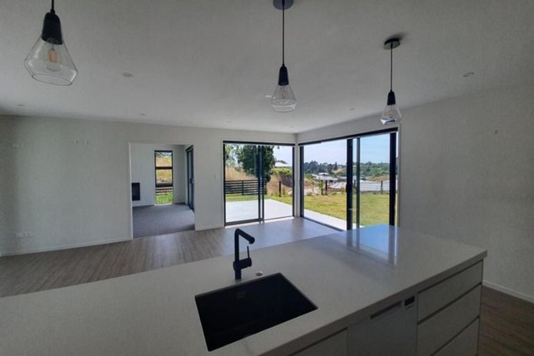 Photo of property in 2 Western Rise, Hurworth, New Plymouth, 4310