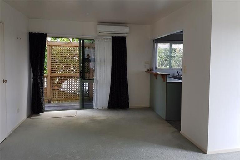 Photo of property in 8 Target Road, Totara Vale, Auckland, 0629