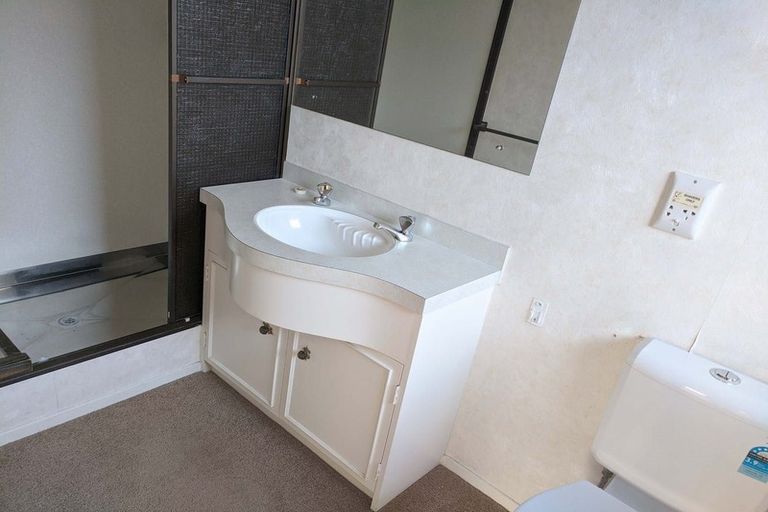 Photo of property in 18 Cromdale Avenue, Highland Park, Auckland, 2010