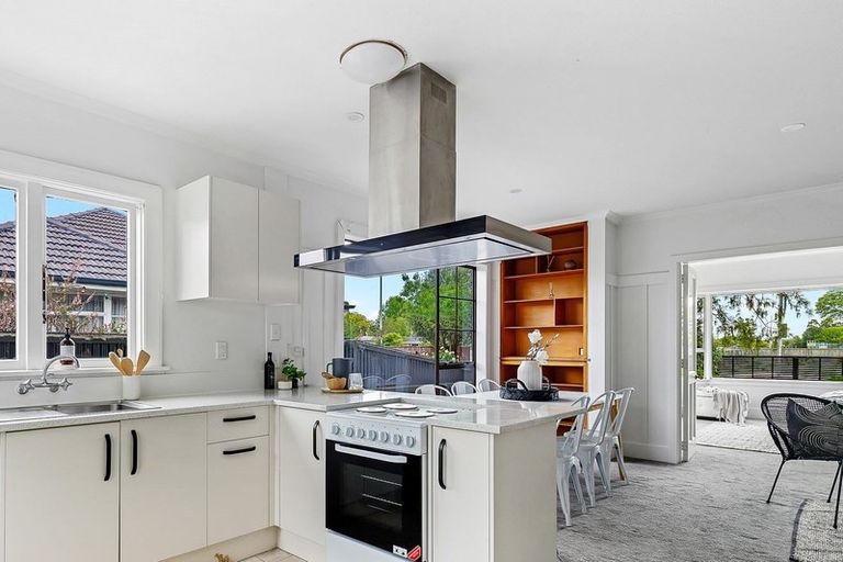 Photo of property in 1/170 Main North Road, Redwood, Christchurch, 8051