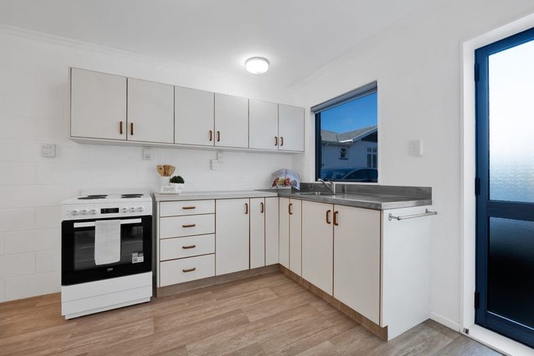 Photo of property in 2/65 Northgate, Strandon, New Plymouth, 4312