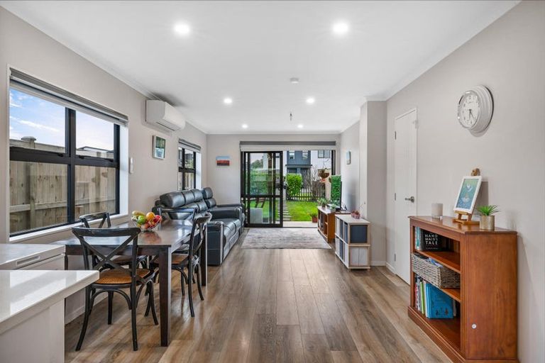 Photo of property in 2 Lumbarda Drive, Kumeu, 0810