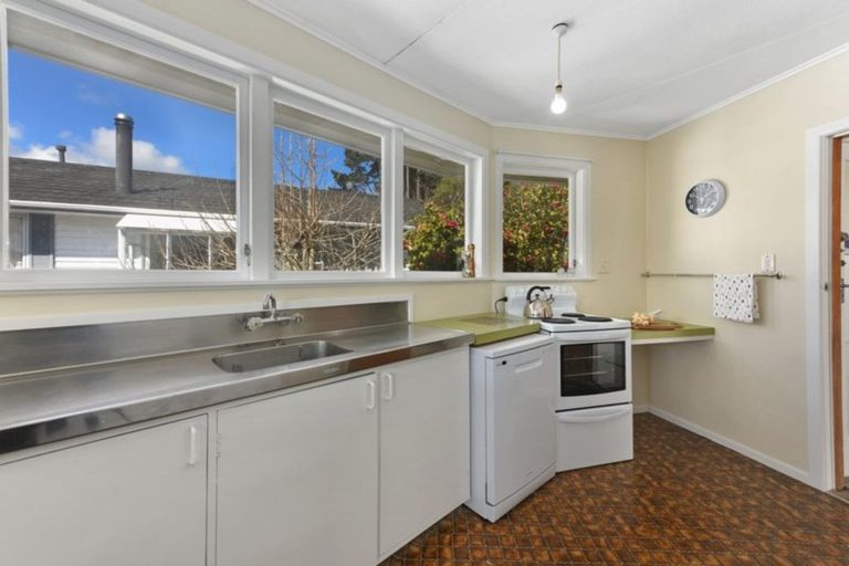 Photo of property in 12 Deller Grove, Silverstream, Upper Hutt, 5019