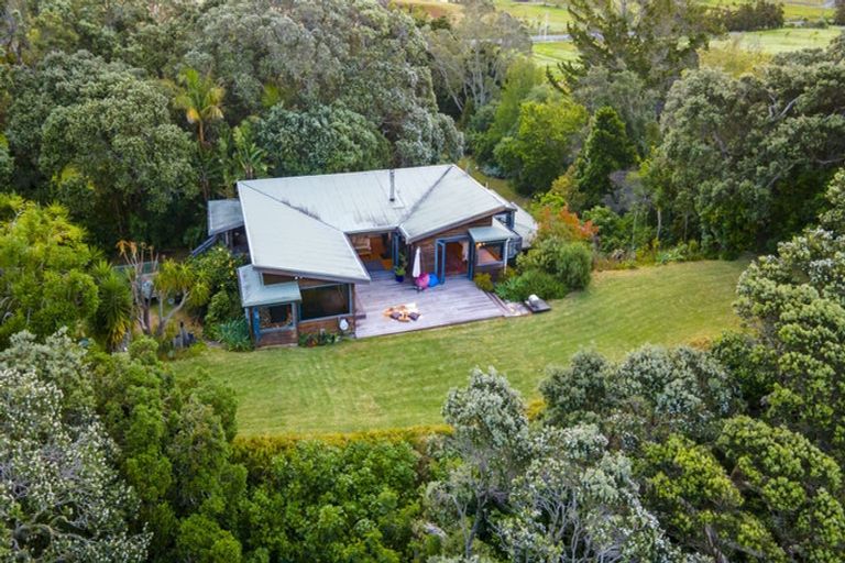 Photo of property in 679 Cove Road, Waipu, 0582