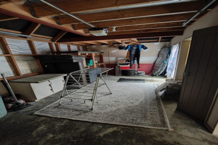 Photo of property in 162 Queens Drive, Lyall Bay, Wellington, 6022