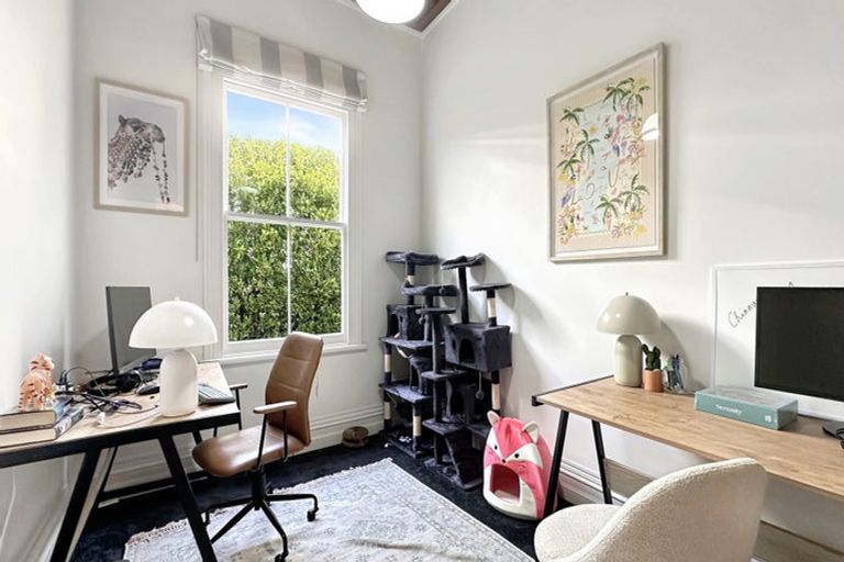 Photo of property in 12 Richmond Avenue, Northcote Point, Auckland, 0627