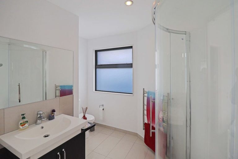 Photo of property in 63 Tamworth Crescent, Newlands, Wellington, 6037