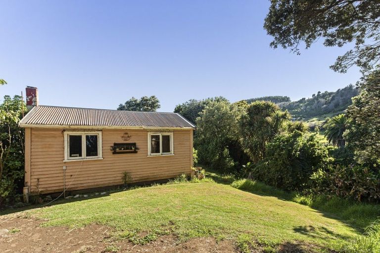 Photo of property in 6 Rangi Street, Mokau, 4376