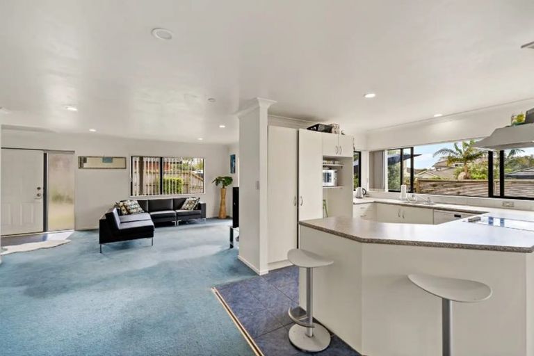 Photo of property in 14 Watervista Place, Mangere Bridge, Auckland, 2022