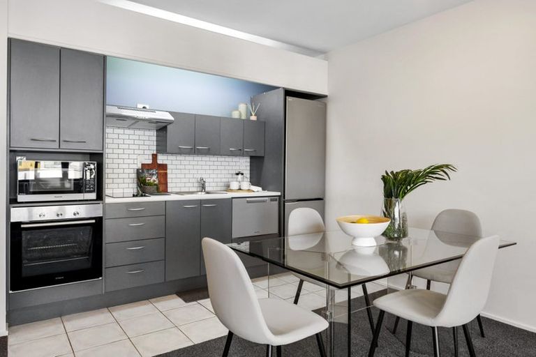 Photo of property in St Peters Apartments, 5c/192 Willis Street, Te Aro, Wellington, 6011