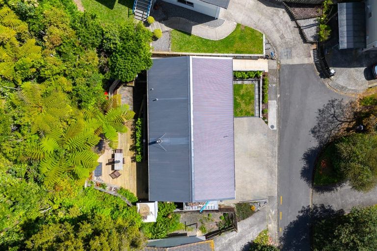 Photo of property in 20 Westhaven Drive, Tawa, Wellington, 5028