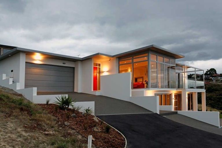 Photo of property in 132 Glenstrae Road, Redcliffs, Christchurch, 8081