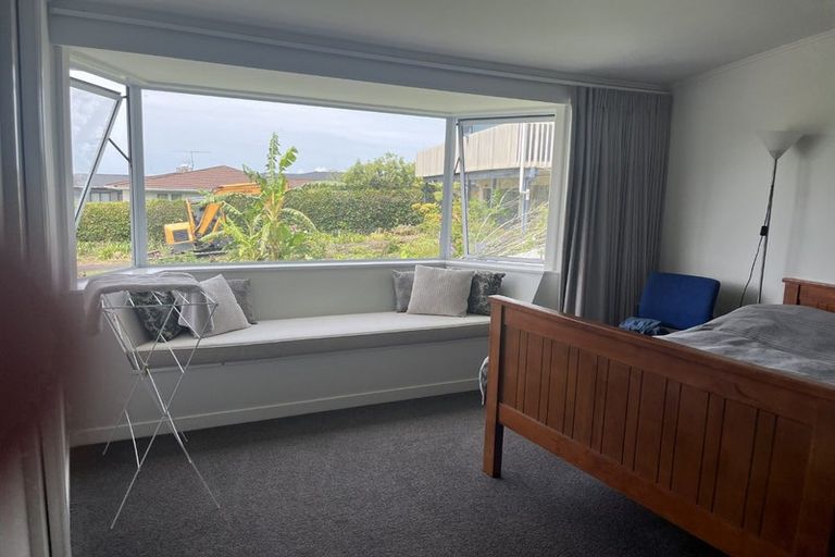 Photo of property in 98 Matipo Road, Mairangi Bay, Auckland, 0630