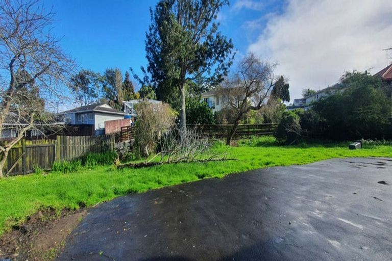 Photo of property in 149 Reeves Road, Pakuranga Heights, Auckland, 2010