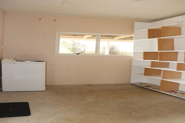 Photo of property in 1/32a Bronzewing Terrace, Unsworth Heights, Auckland, 0632