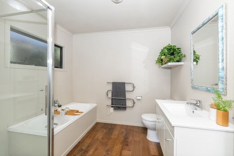 Photo of property in 24 Pointon Glade, Grandview Heights, Hamilton, 3200