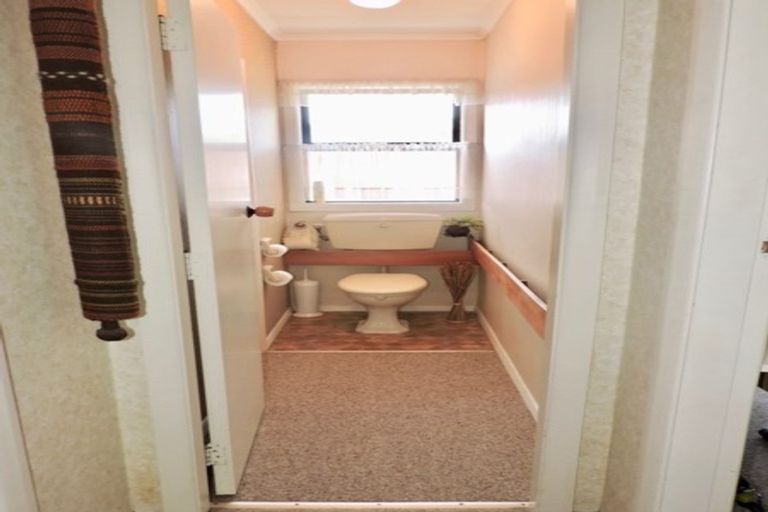 Photo of property in 13 Redwood Avenue, Tawa, Wellington, 5028