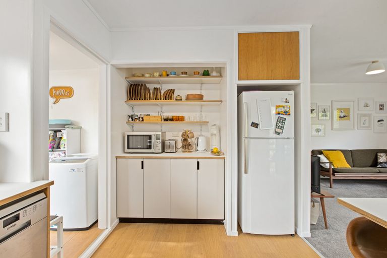 Photo of property in 1/15 Trojan Crescent, New Lynn, Auckland, 0600