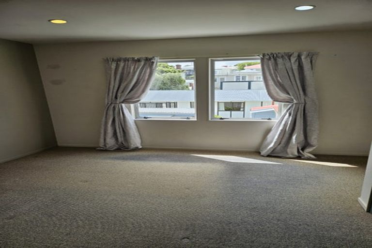 Photo of property in 152d Tasman Street, Mount Cook, Wellington, 6021