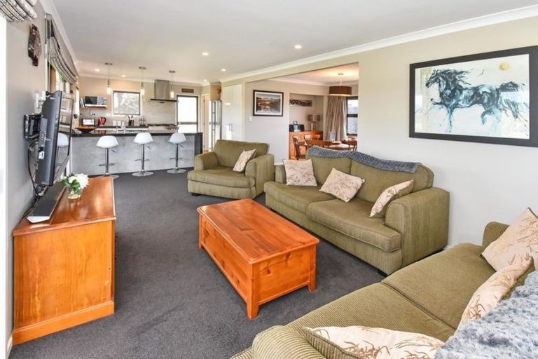 Photo of property in 19 Stella Drive, Clarks Beach, 2122