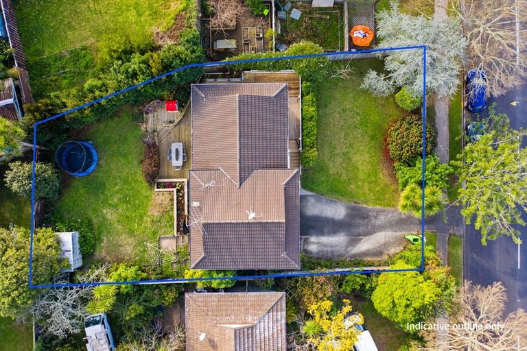 Photo of property in 3 Mirrabooka Avenue, Botany Downs, Auckland, 2010