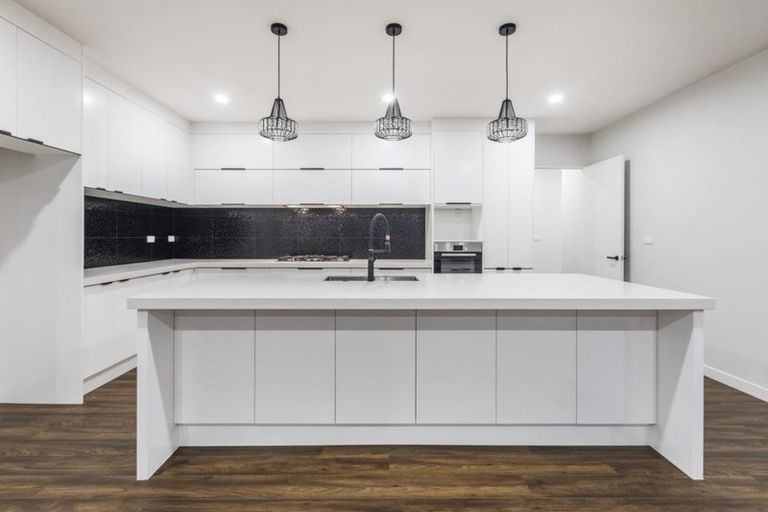 Photo of property in 8 Taraire Place, Orewa, 0931