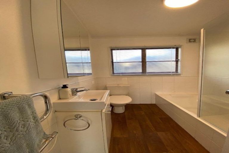 Photo of property in 3/9 Fuchsia Place, Birkdale, Auckland, 0626